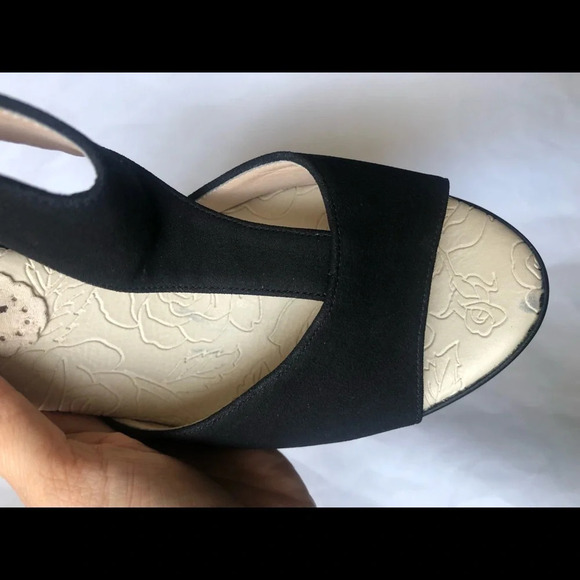 Tastemaker SZ 9 peep toe heels - Picture 5 of 7